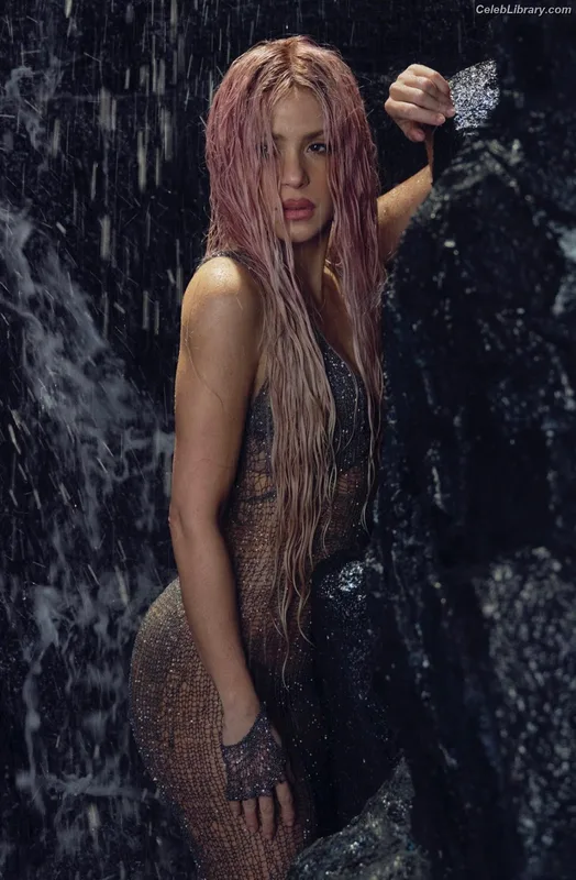 Shakira photo 13 of 1543