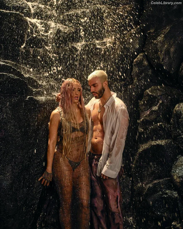 Shakira photo 14 of 1543