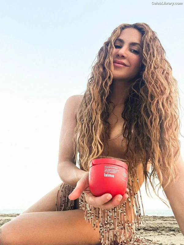Shakira photo 5 of 1543