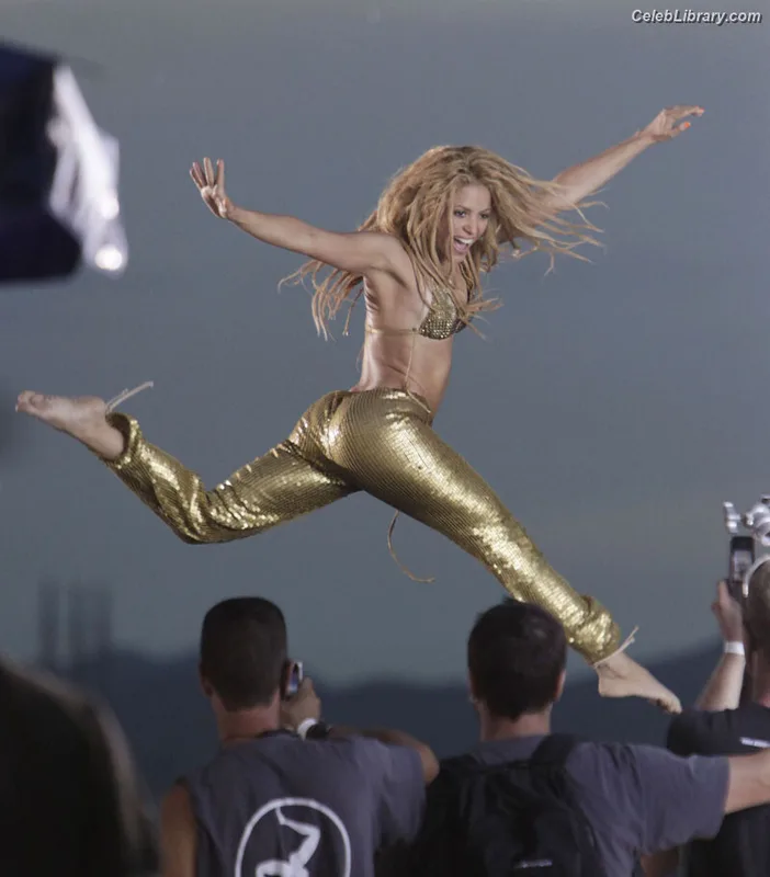 Shakira photo 15 of 1543