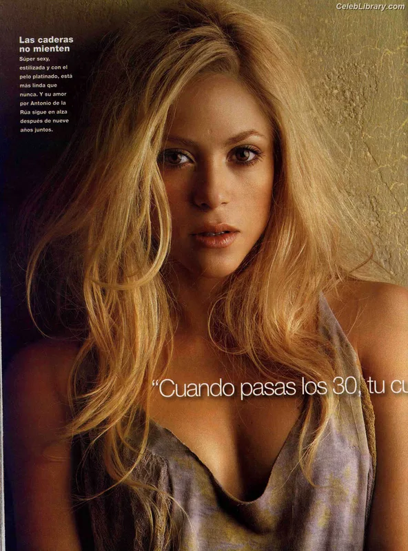 Shakira photo 17 of 1543