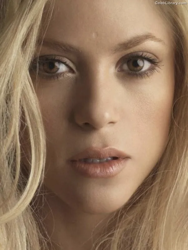 Shakira photo 24 of 1543