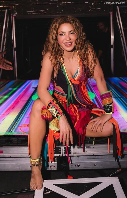 Shakira photo 7 of 1543