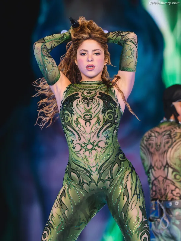 Shakira photo 12 of 1543