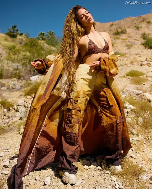 Shakira photo 24 of 1543