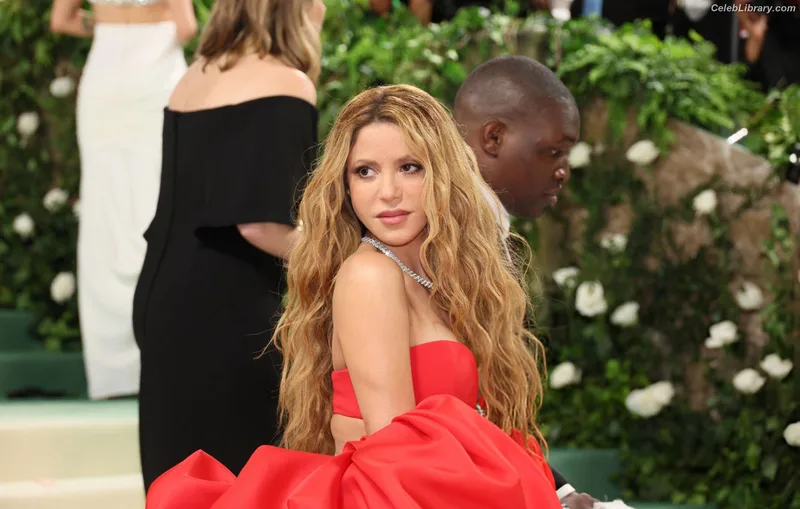 Shakira photo 14 of 1543
