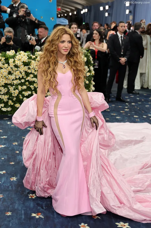 Shakira photo 16 of 1543