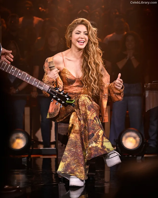 Shakira photo 9 of 1543