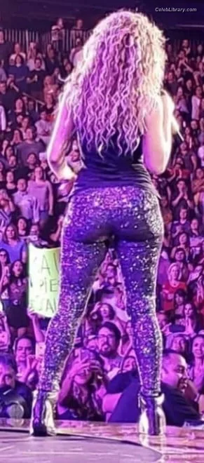 Shakira photo 20 of 1543