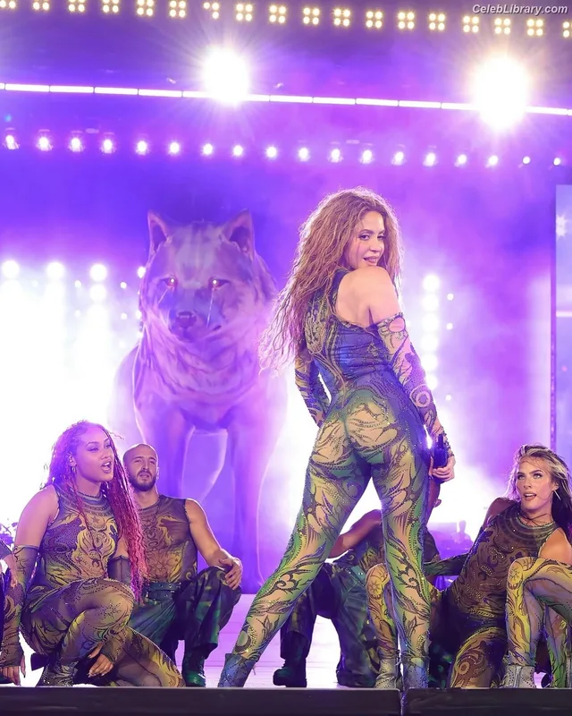 Shakira photo 22 of 1543