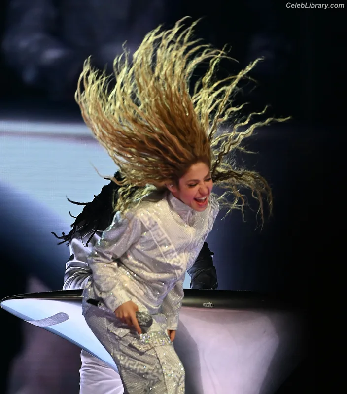 Shakira photo 18 of 1543