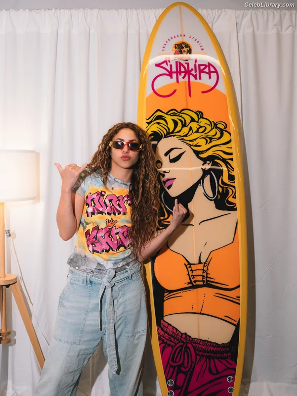Shakira photo 7 of 1543