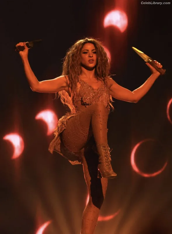 Shakira photo 12 of 1543