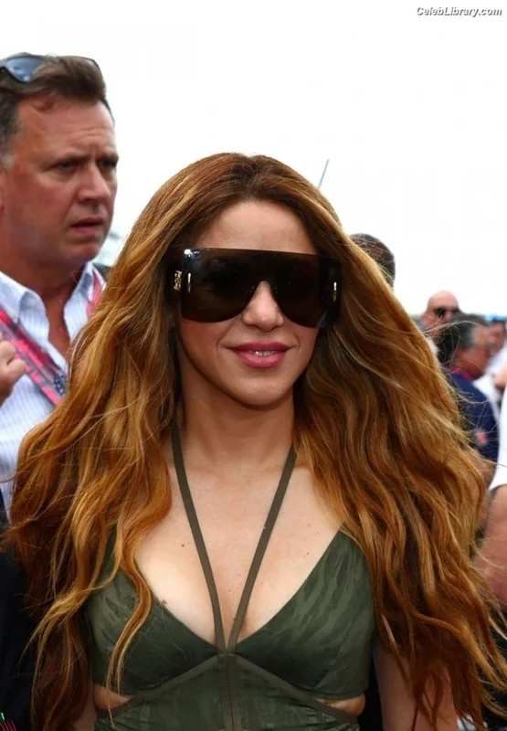 Shakira photo 24 of 1543
