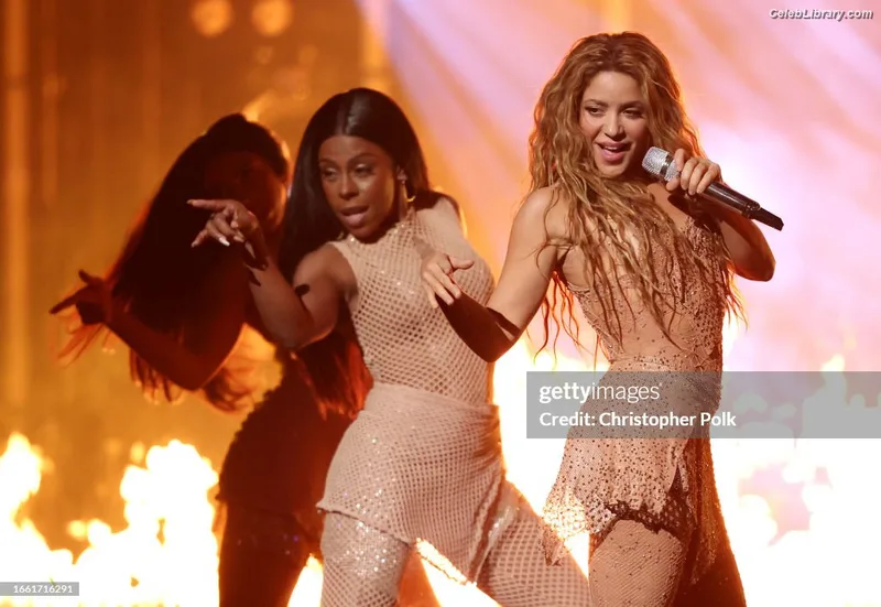 Shakira photo 14 of 1543