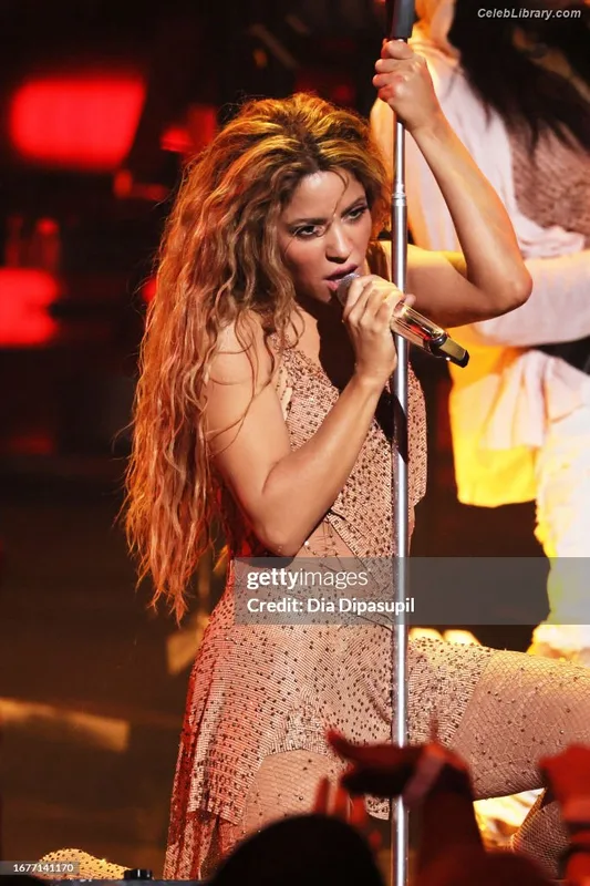 Shakira photo 16 of 1543