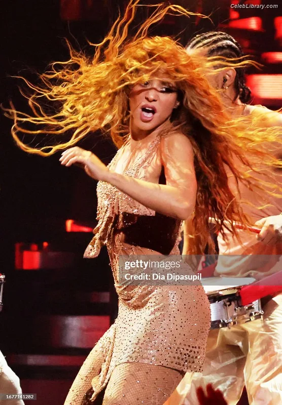 Shakira photo 17 of 1543