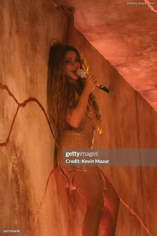 Shakira photo 18 of 1543