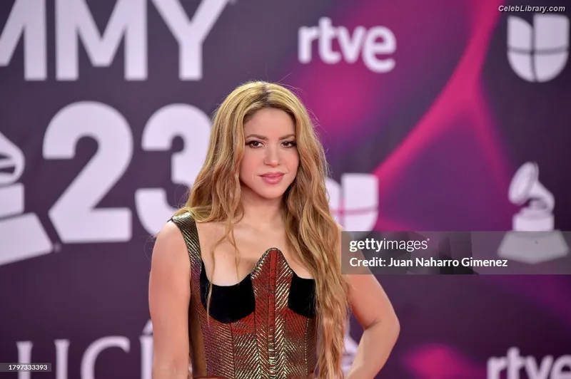 Shakira photo 6 of 1543