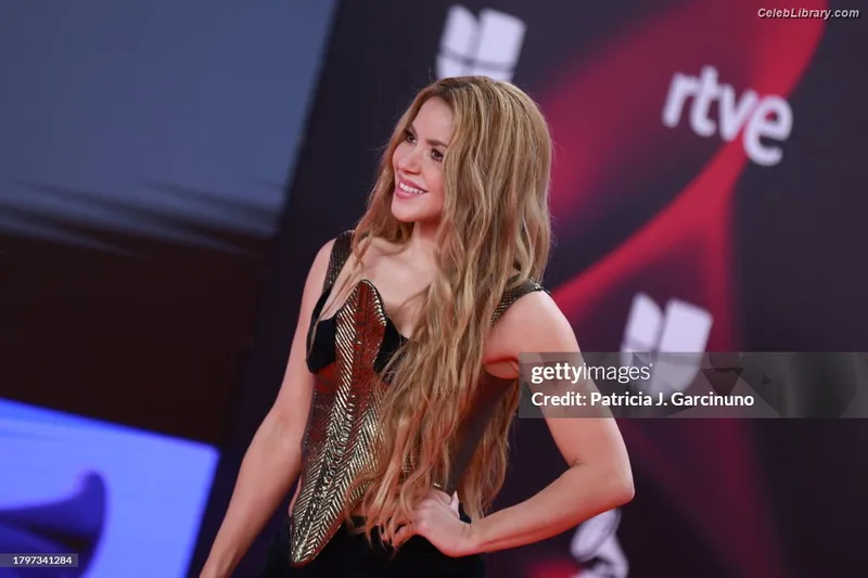 Shakira photo 10 of 1543