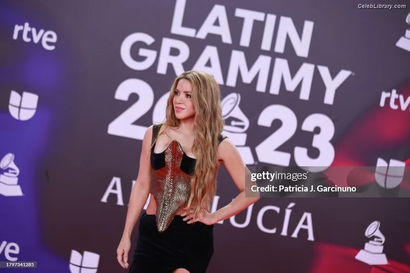Shakira photo 11 of 1543