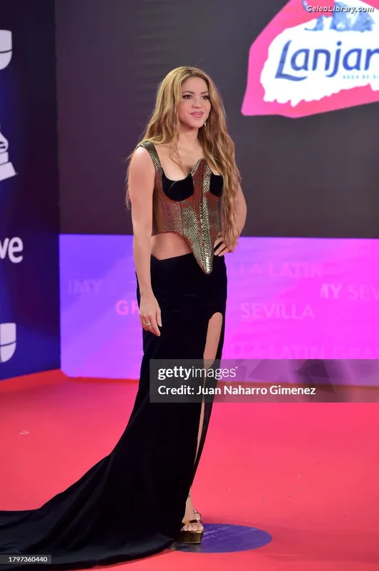 Shakira photo 13 of 1543