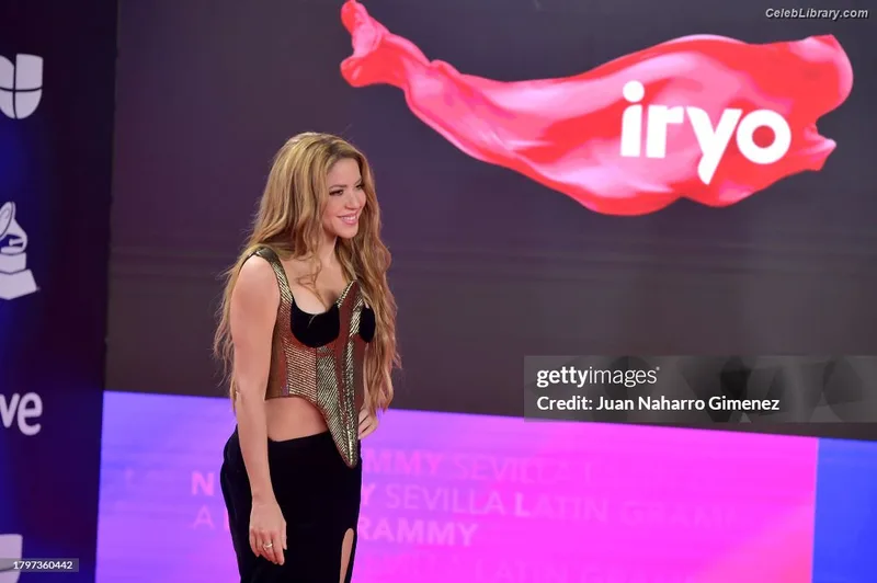 Shakira photo 15 of 1543