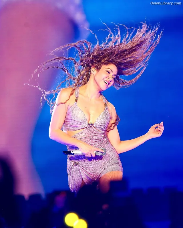 Shakira photo 20 of 1543
