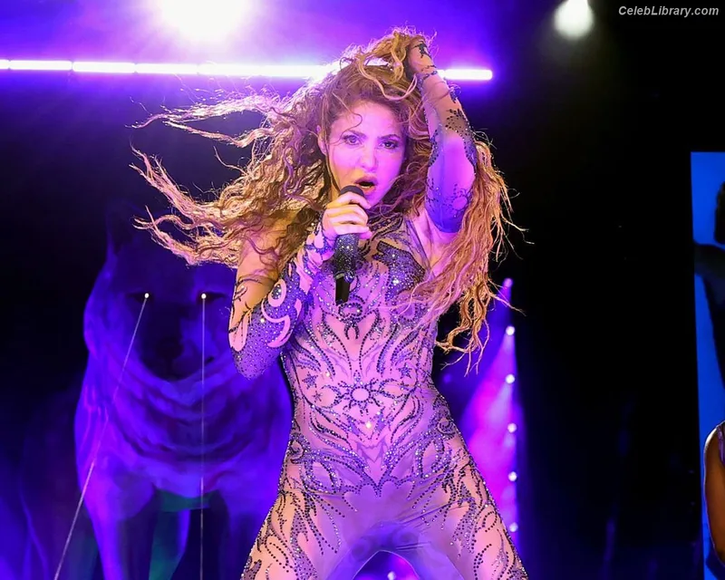 Shakira photo 16 of 1543