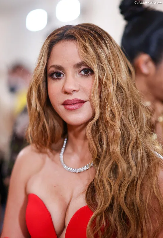 Shakira photo 17 of 1543