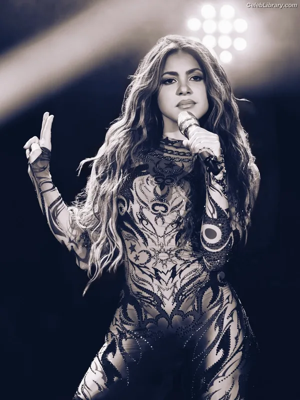 Shakira photo 4 of 1543