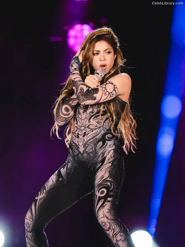 Shakira photo 5 of 1543