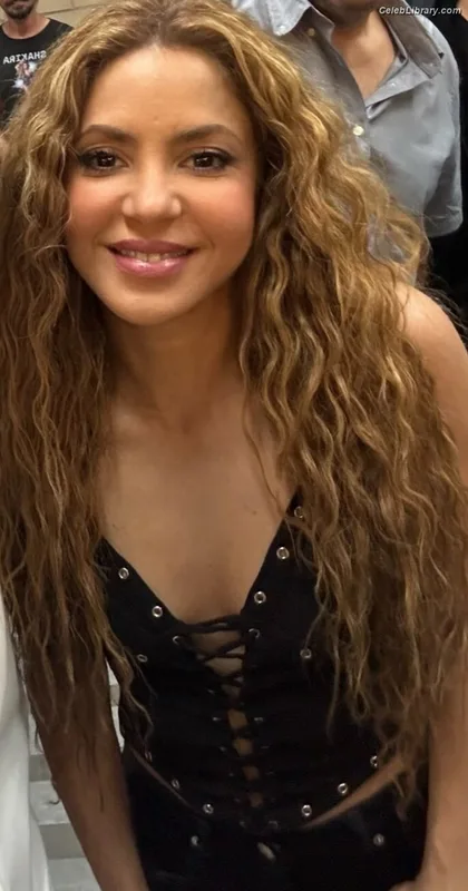 Shakira photo 21 of 1543