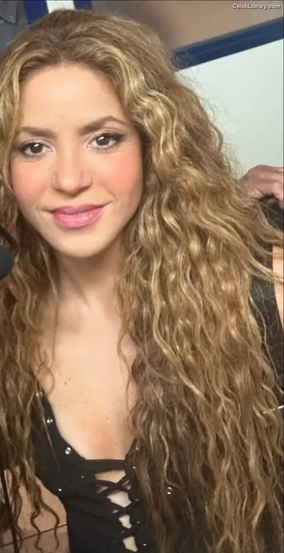 Shakira photo 22 of 1543