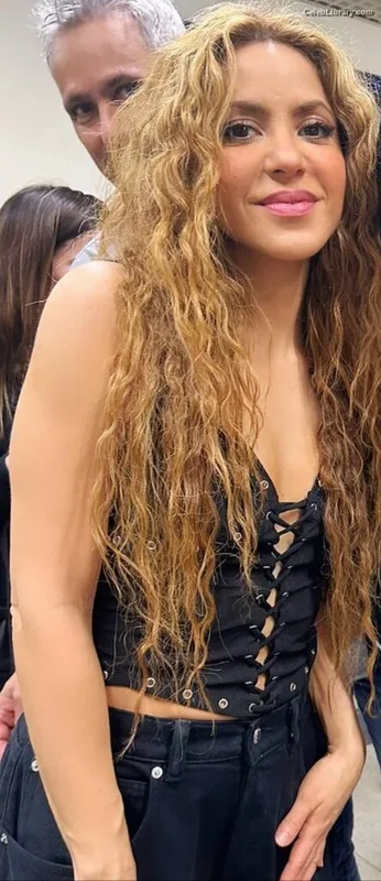 Shakira photo 23 of 1543