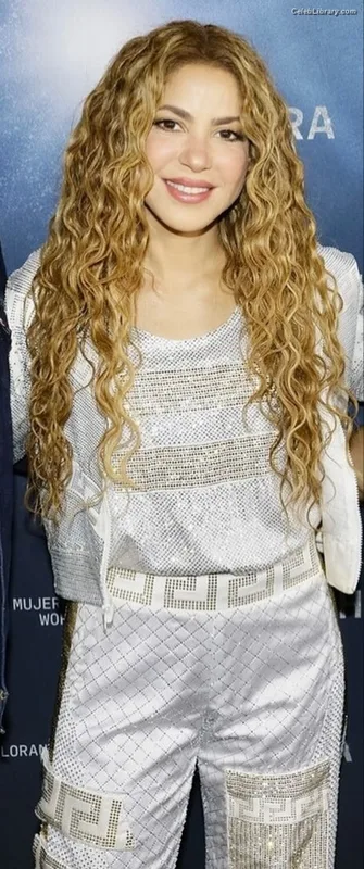 Shakira photo 2 of 1543