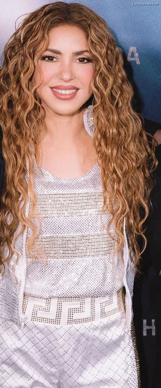 Shakira photo 3 of 1543