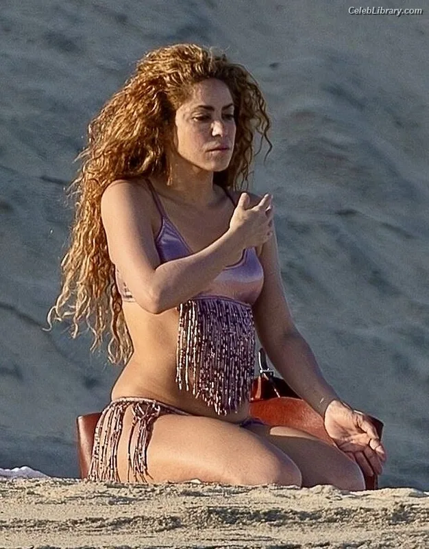 Shakira photo 15 of 1543