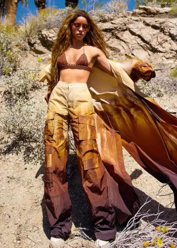 Shakira photo 3 of 1543