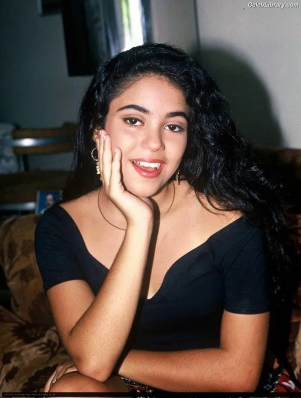 Shakira photo 11 of 1543