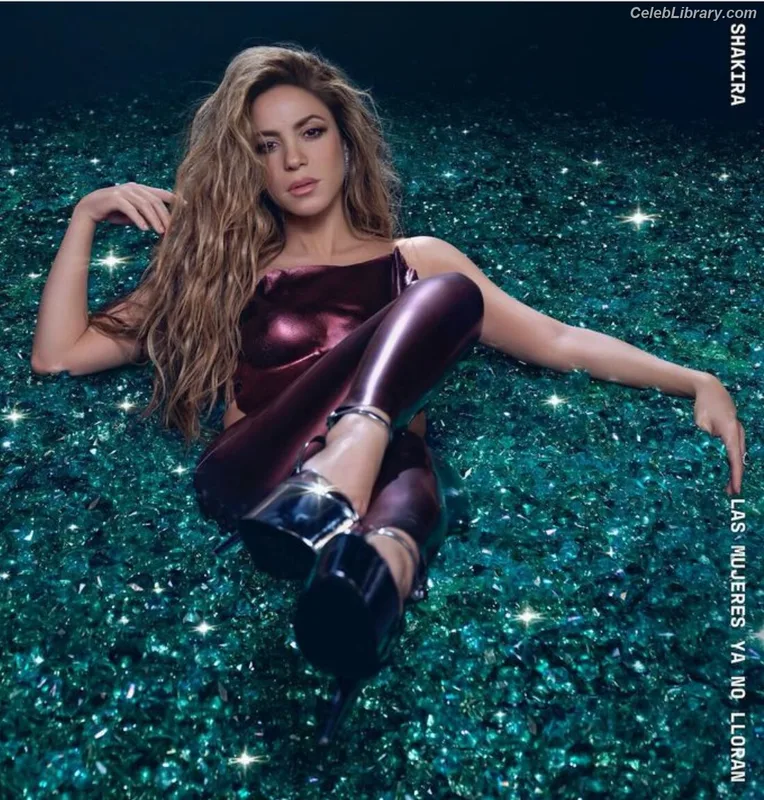 Shakira photo 15 of 1543