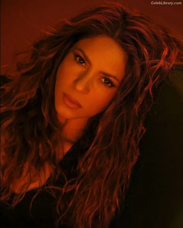 Shakira photo 2 of 1543