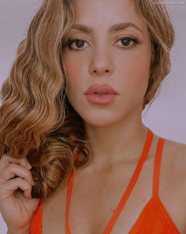Shakira photo 4 of 1543