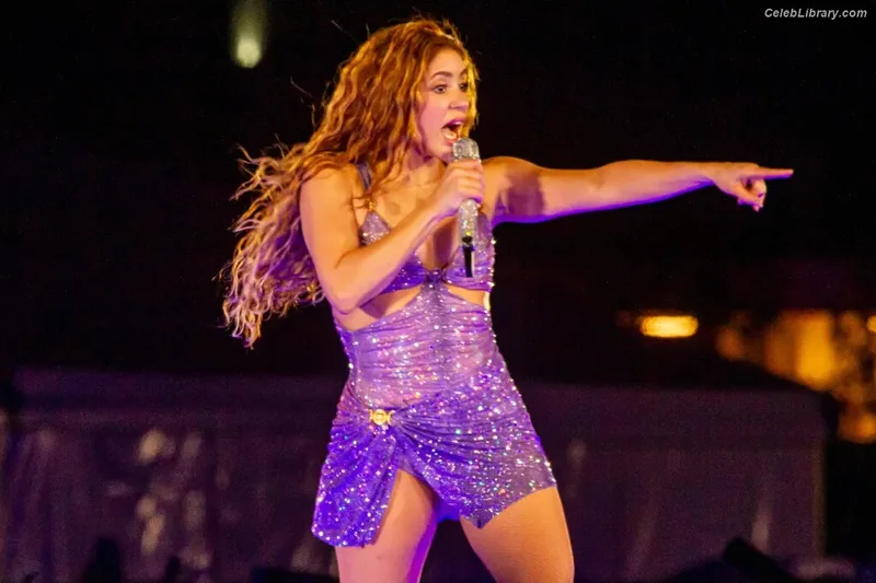 Shakira photo 9 of 1543