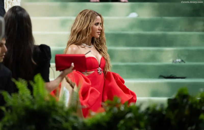Shakira photo 12 of 1543