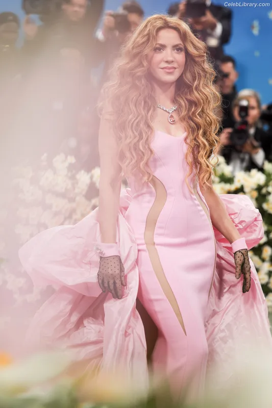 Shakira photo 6 of 1543
