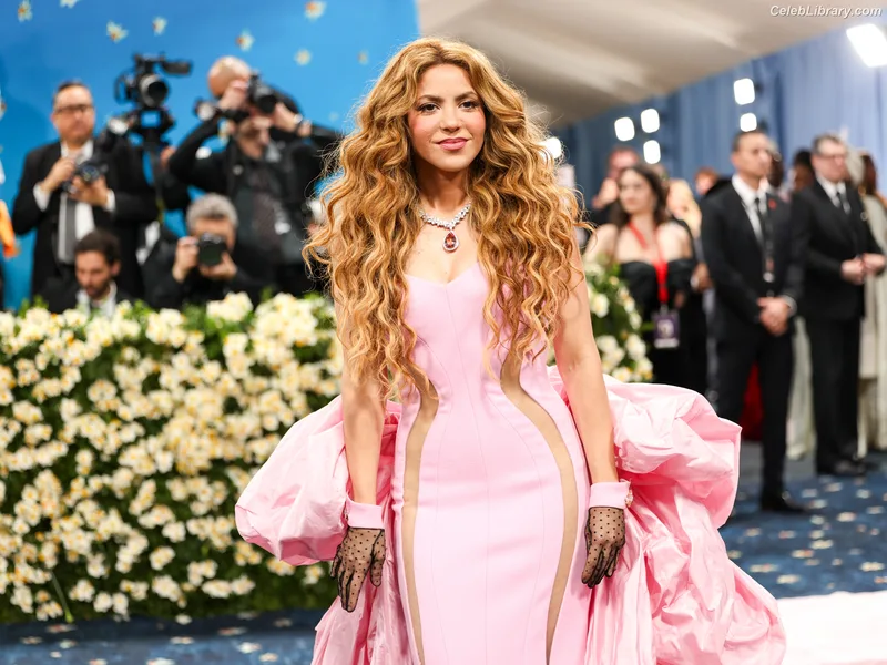 Shakira photo 3 of 1543