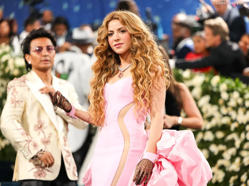 Shakira photo 6 of 1543