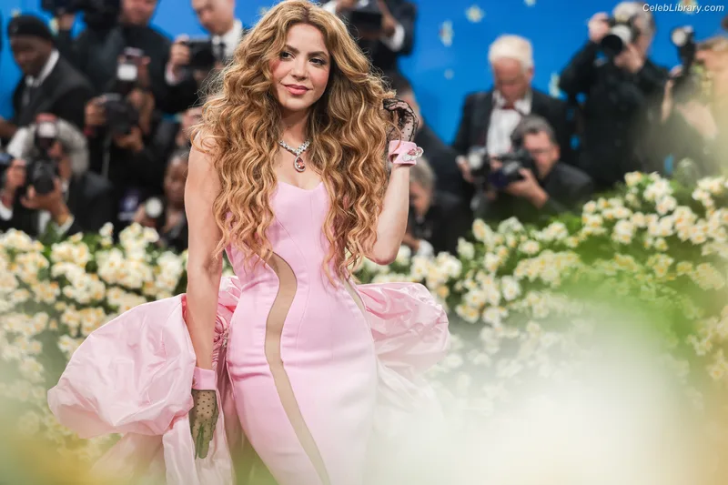 Shakira photo 14 of 1543