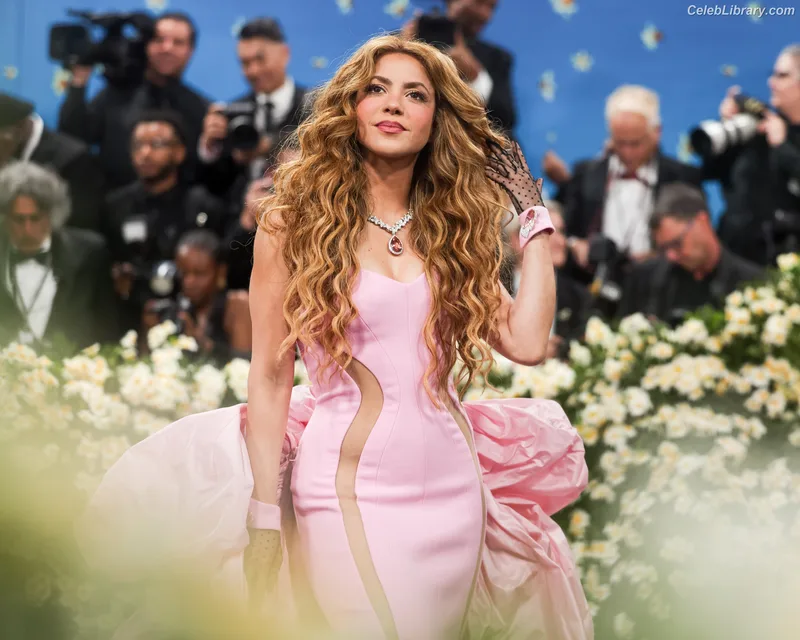 Shakira photo 16 of 1543